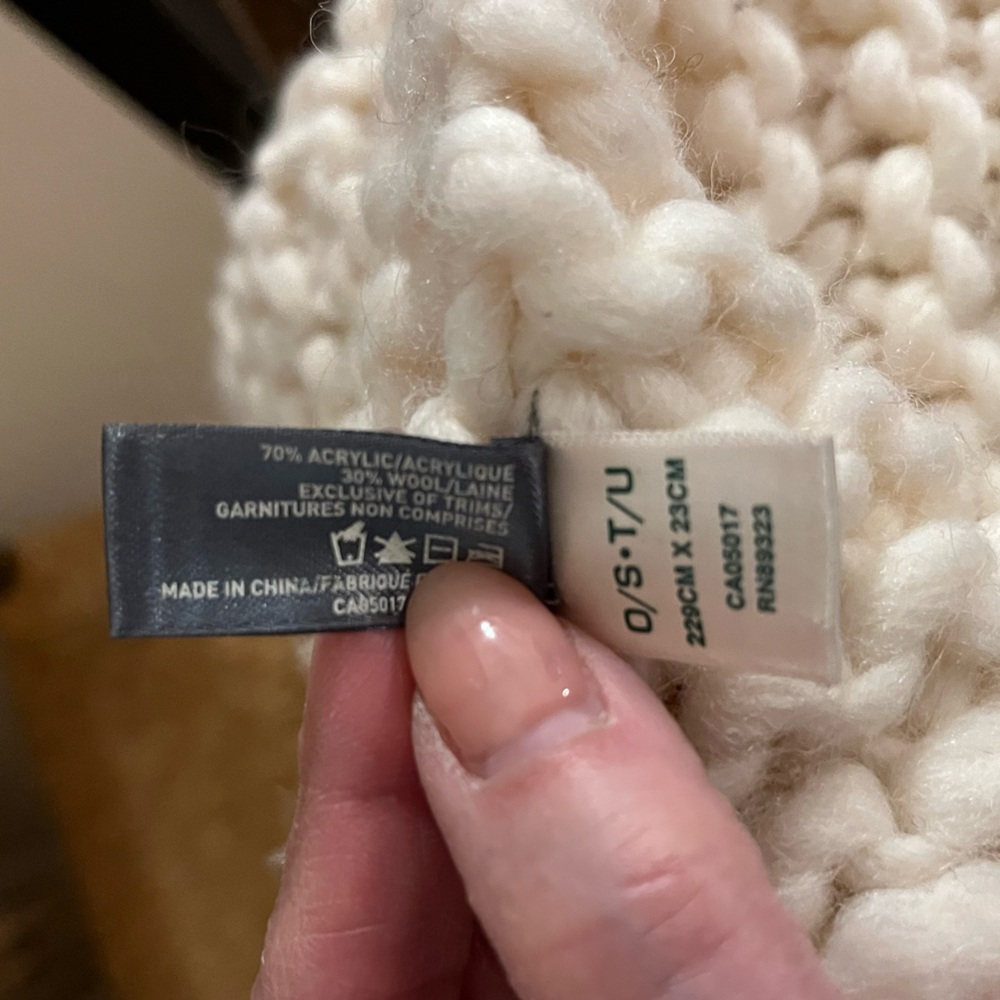 ROOTS Oversized Chunky Knit Scarf | Cozy Winter Essential Cream Neutral - Picture 7 of 11